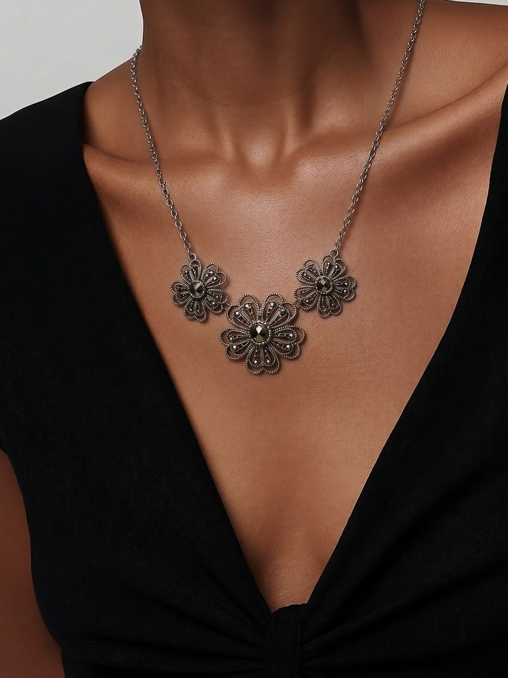 Liz Claiborne Silver Tone Floral Black Aurora Boriales Rhinestone Necklace